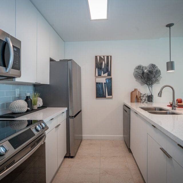 Building Photo - 1550 Brickell Ave
