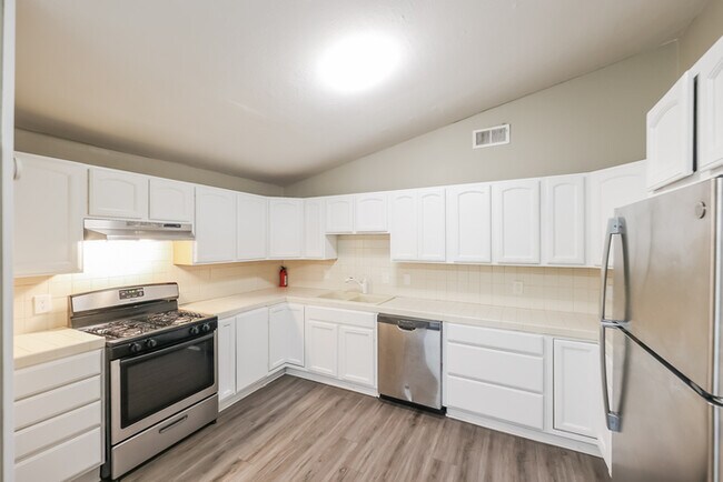Foto del edificio - 927 W Lakeview Cir