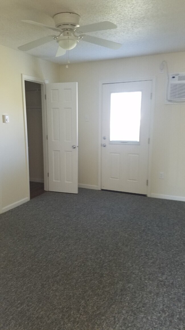 Building Photo - 201 Hegler Ln