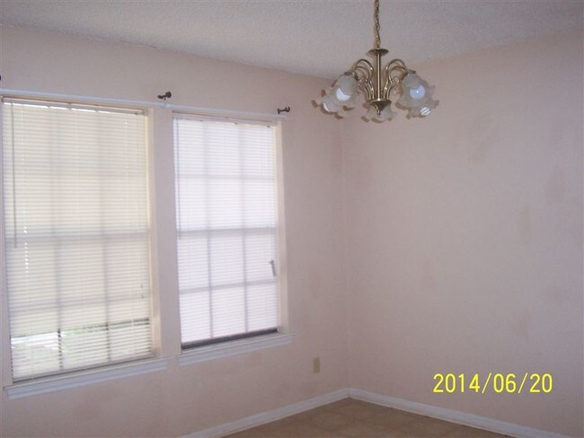 Building Photo - 617 Frontier Trl