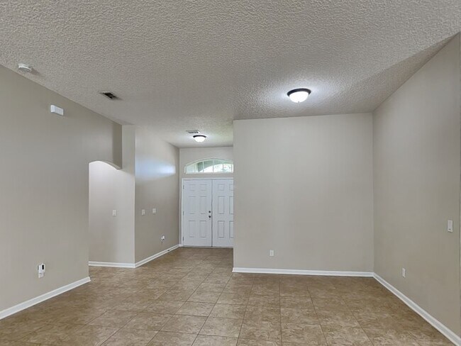 Building Photo - Base rent $2,766.00 Plus $29.00 RBP Total ...