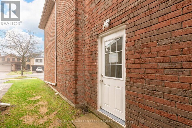 Photo du bâtiment - 54 Greybeaver Trail