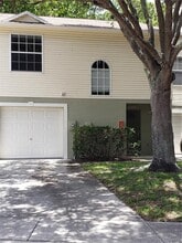 Building Photo - 1409 Adams Cir E