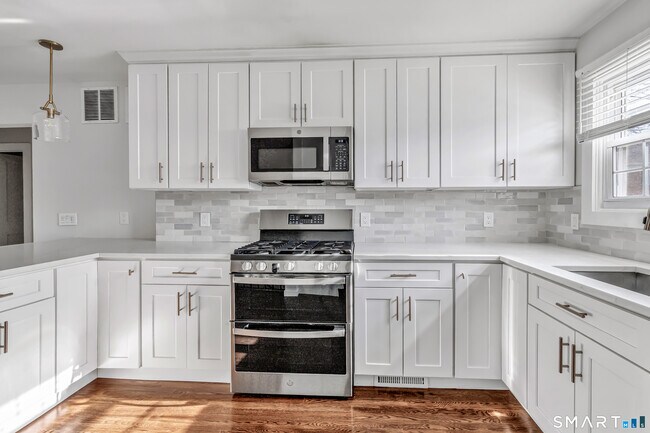 Foto del edificio - 245 Unquowa Rd