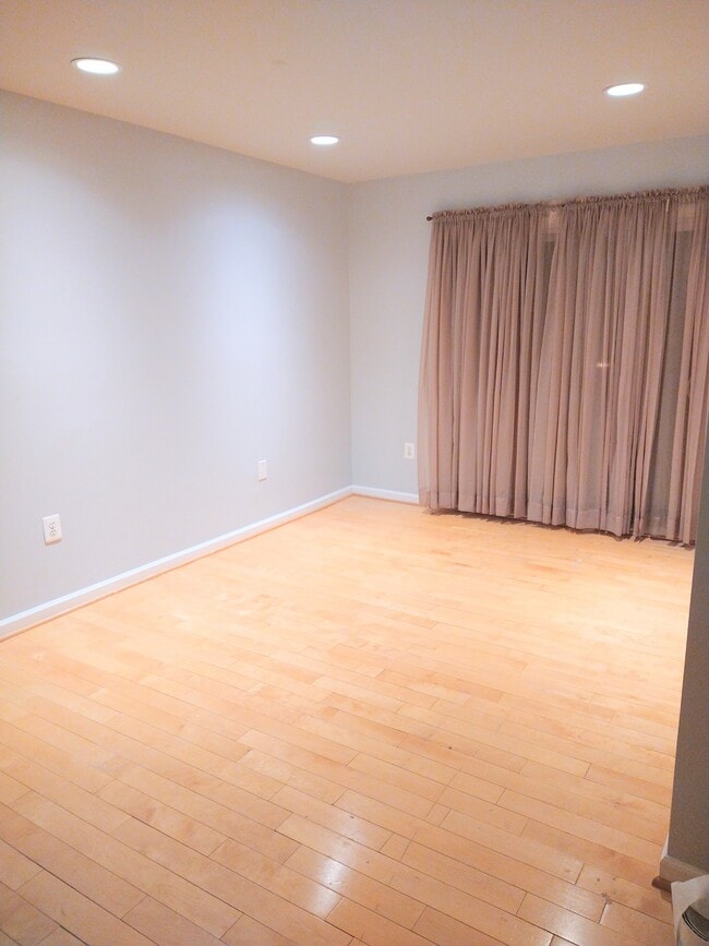 Living Room - 5009 D St SE