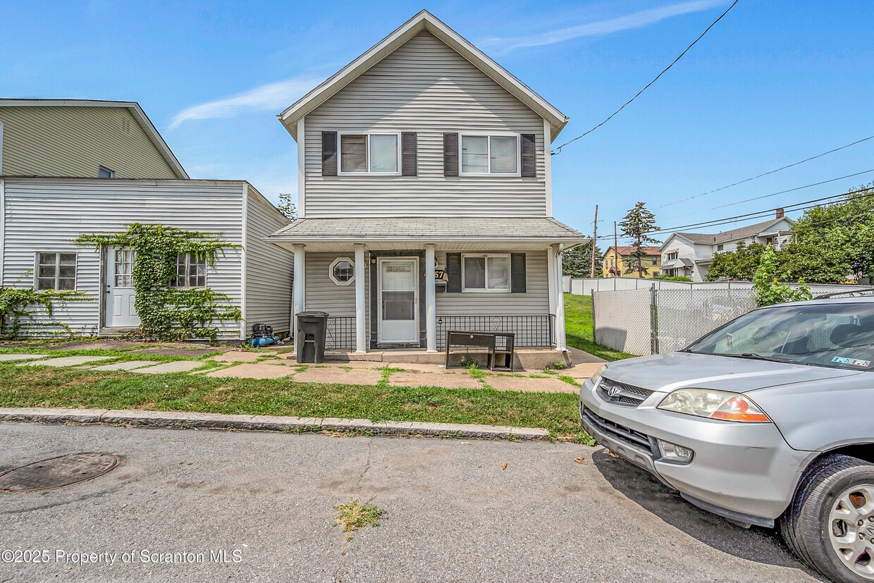 Primary Photo - 367 N Bromley Ave