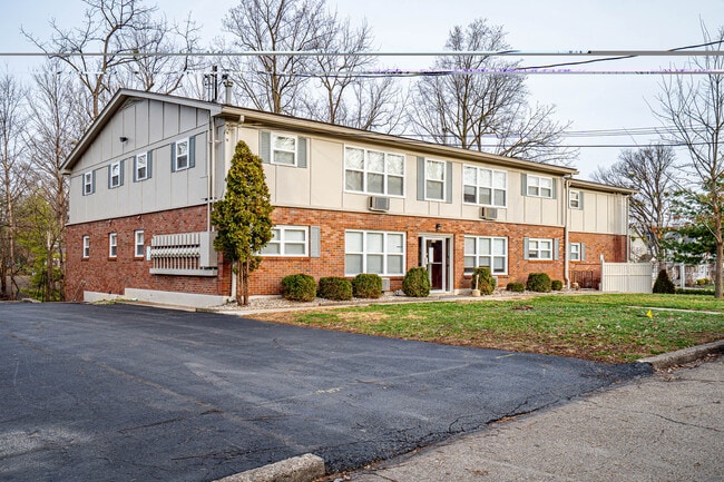 Building Photo - Lindsay Court Apartments