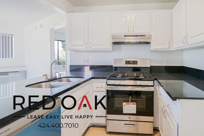 Foto del edificio - Stunning One Bedroom with Private Balcony,...