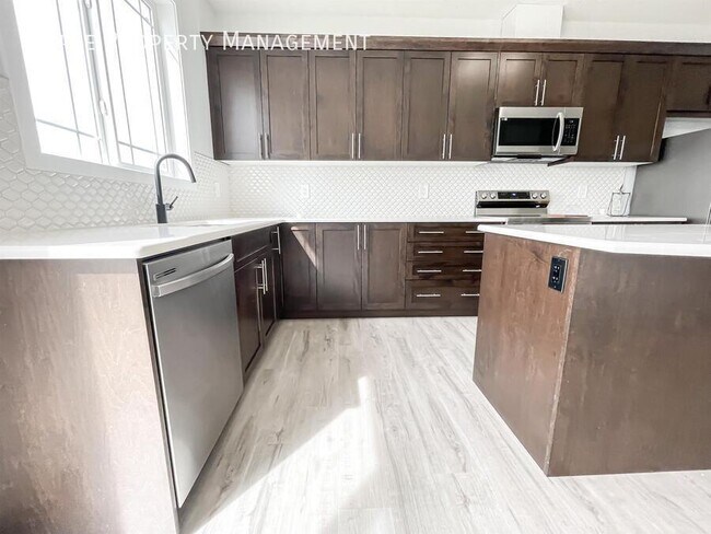 Building Photo - Modern 4 Beds, 2.5 Baths Single- Family | ...