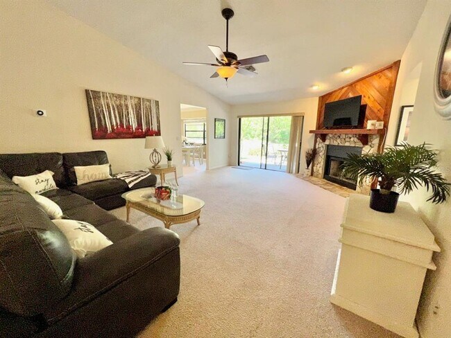 Foto del edificio - 2124 Rivers Edge Ct