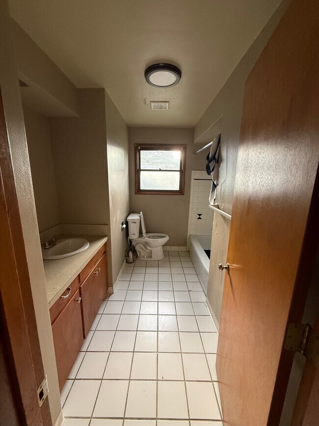 Foto del edificio - 3025 Tess Ave NE