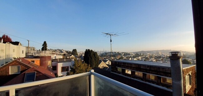 Building Photo - Epic REA - AzariPM- Panoramic view; 3 spec...