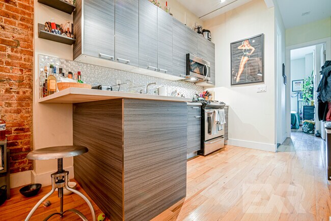 Foto del edificio - 404 Seneca Ave