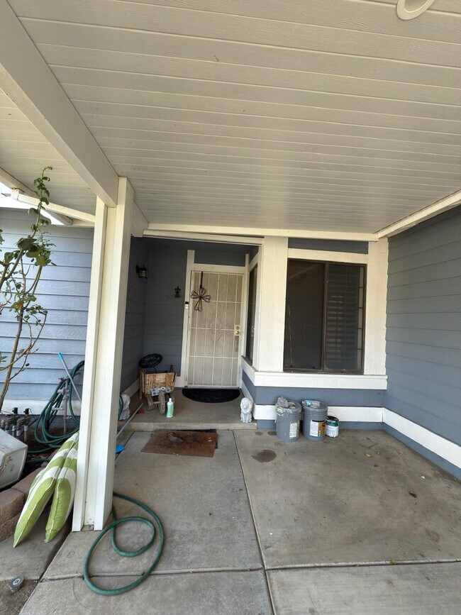 Building Photo - Rockridge Ln