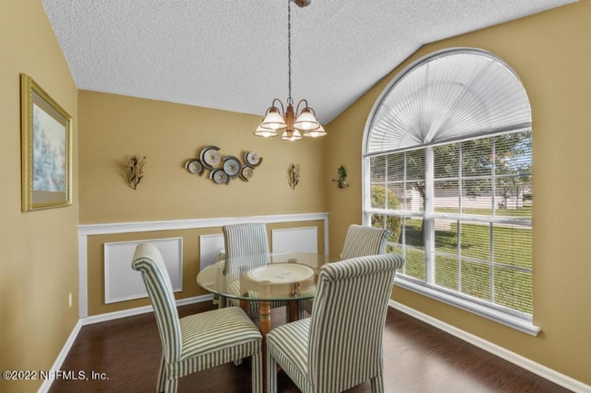 Foto del edificio - 1235 Summer Springs Drive