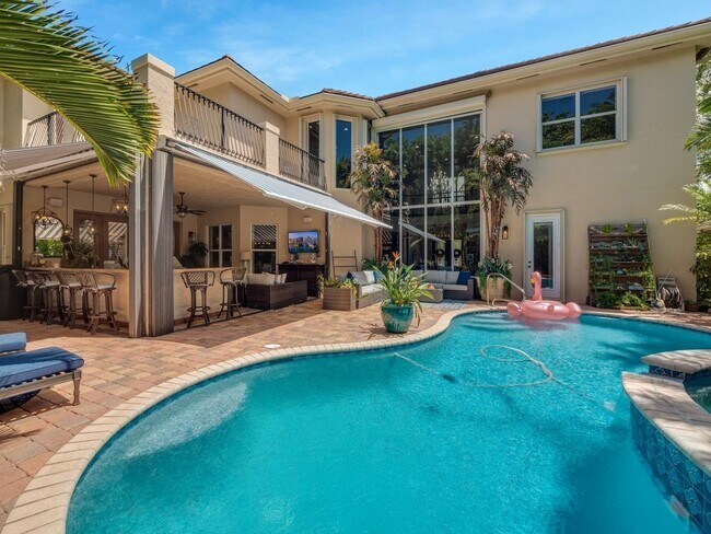 Foto del edificio - 10698 Versailles Blvd