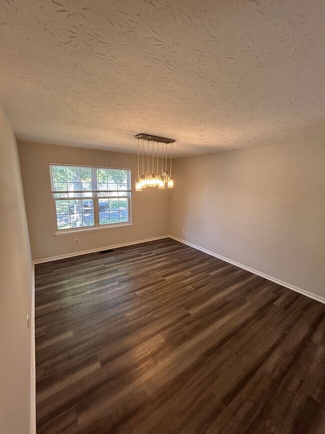 Foto del edificio - DELHI - Spacious 3 bed 2 bath on quiet street