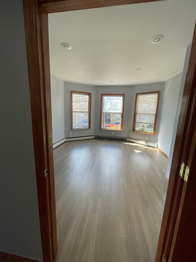 Building Photo - 630 Elm St