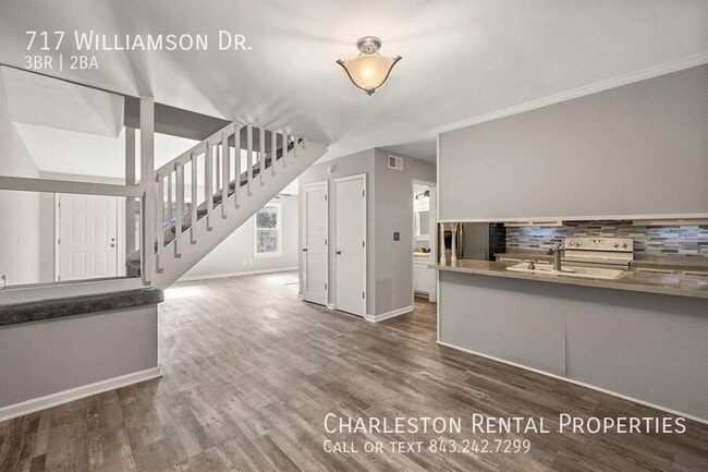 Building Photo - 717 Williamson Dr