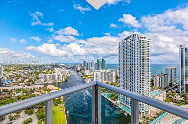Foto del edificio - 2600 E Hallandale Beach Blvd