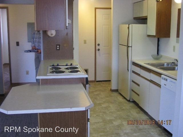 Building Photo - 3015 S Clinton Rd