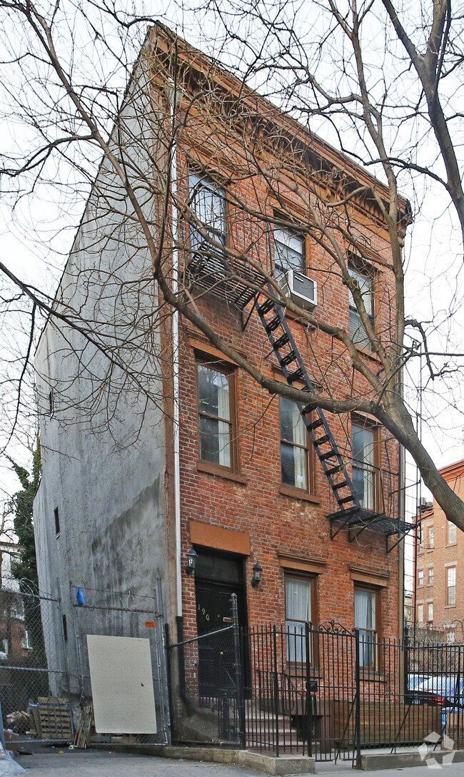 Building Photo - 190 Pacific St
