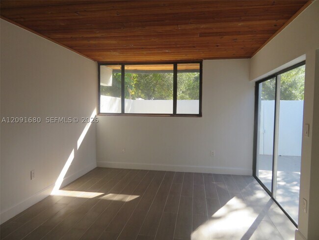 Foto del edificio - 6401 Turkey Run Terrace