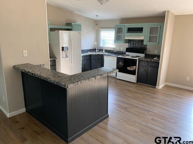 Building Photo - 144 Concho-