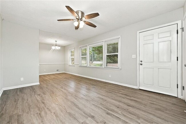 Building Photo - 2690 Lake Harbin Rd