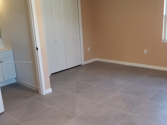 Foto del edificio - 5800 New Tampa Hwy