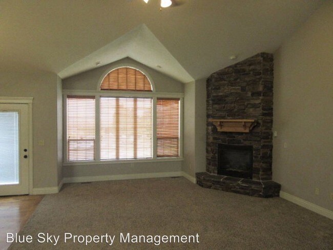 Foto del edificio - 652 Eaglewood Dr