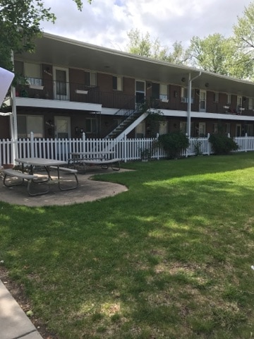 Building Photo - Village Green Apartments