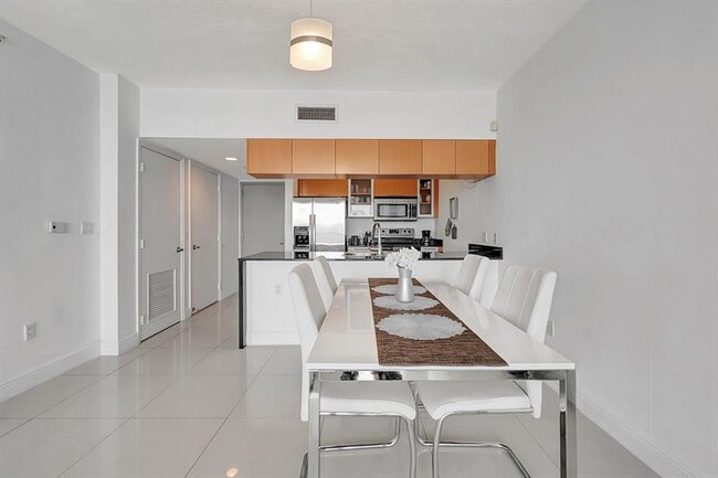 Foto del edificio - 1750 N Bayshore Dr