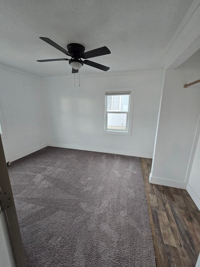 Building Photo - 17th St Duplex/Ariserem011