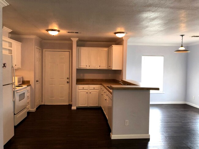 Foto del edificio - Room For Rent