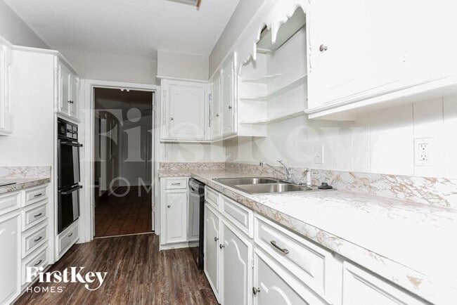 Building Photo - 2956 Meadow Green Dr