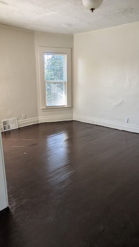 Building Photo - Euclid 2