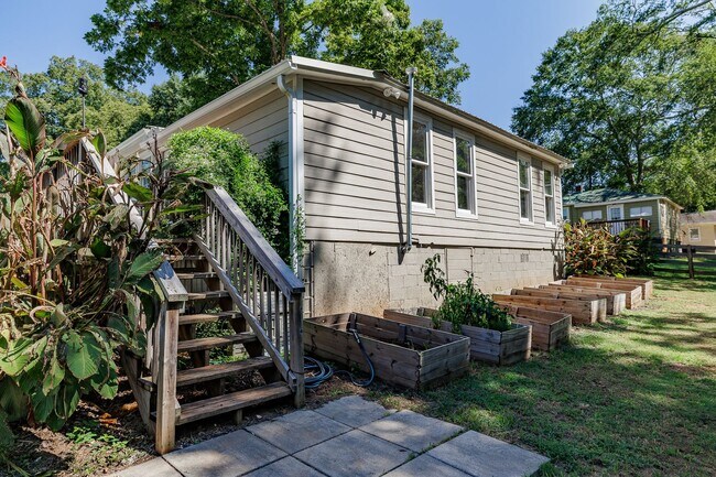 Foto del edificio - Beautiful Ranch Home in Prime Jefferson Location – Pet Friendly!