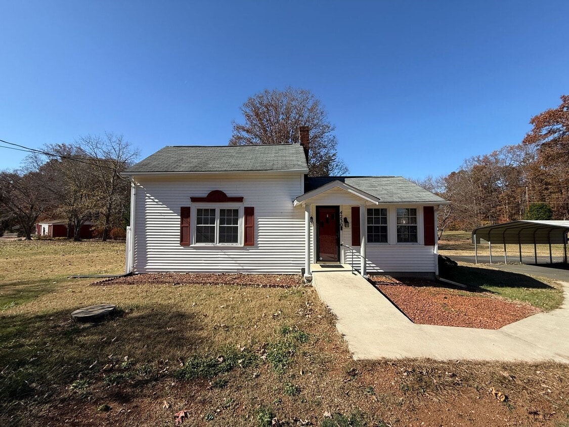 Primary Photo - 4230 Hampton Rd