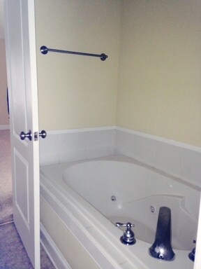 Building Photo - 414 Old Farm Dr