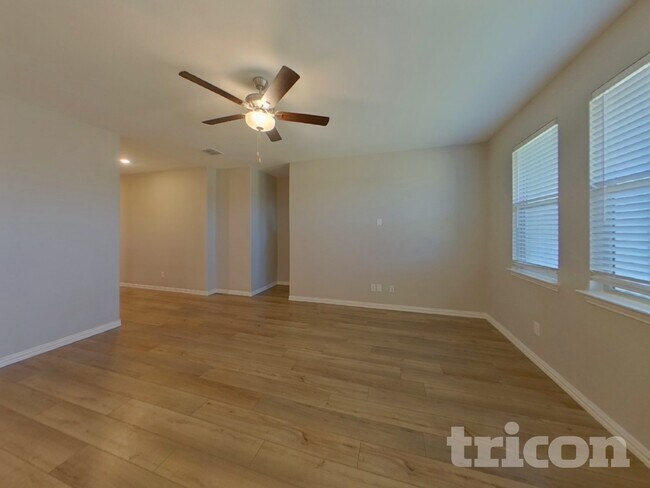 Foto del edificio - 231 Jenkinson Dr