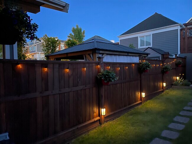 Photo du bâtiment - 15888 Mountain View Dr