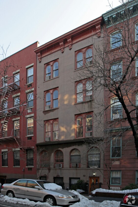 Primary Photo - 252 W 21st St