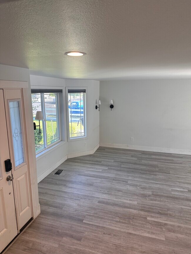 Sala de estar - 1916 S Allen Ave