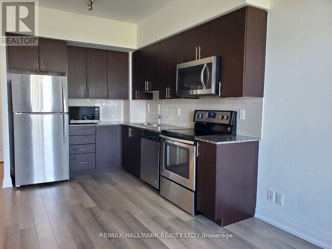 Photo du bâtiment - 7890 Bathurst St