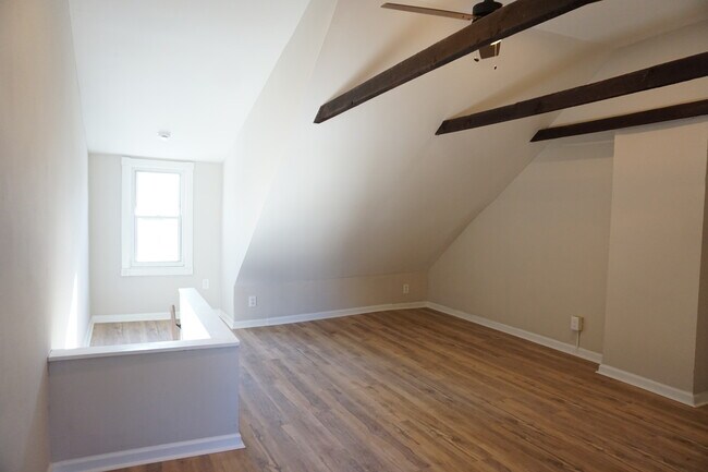 Building Photo - 39 E Goepp St