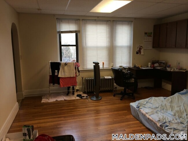 Building Photo - 349 Pleasant St