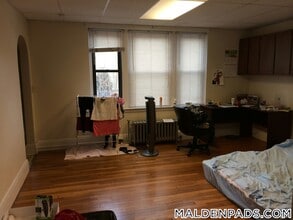 Building Photo - 349 Pleasant St