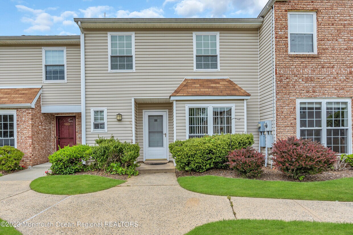 188 Essex Pl, Marlboro, NJ 07751 Condo for Rent in Marlboro, NJ