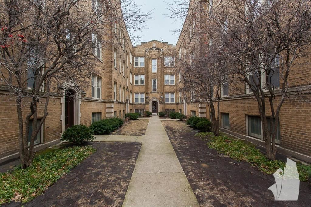 Primary Photo - 2100 W Ainslie St